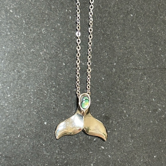 Silver Plated Whale Tail Pendant Necklace NWT - Picture 9 of 10